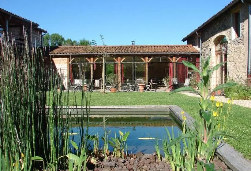 ペンション La Pierre Folle Chambres D Hôtes