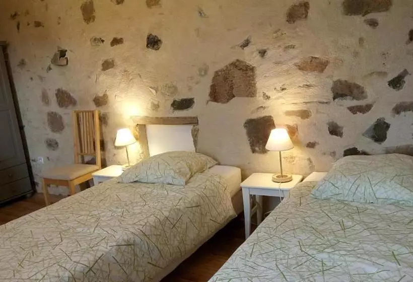 ペンション La Pierre Folle Chambres D Hôtes