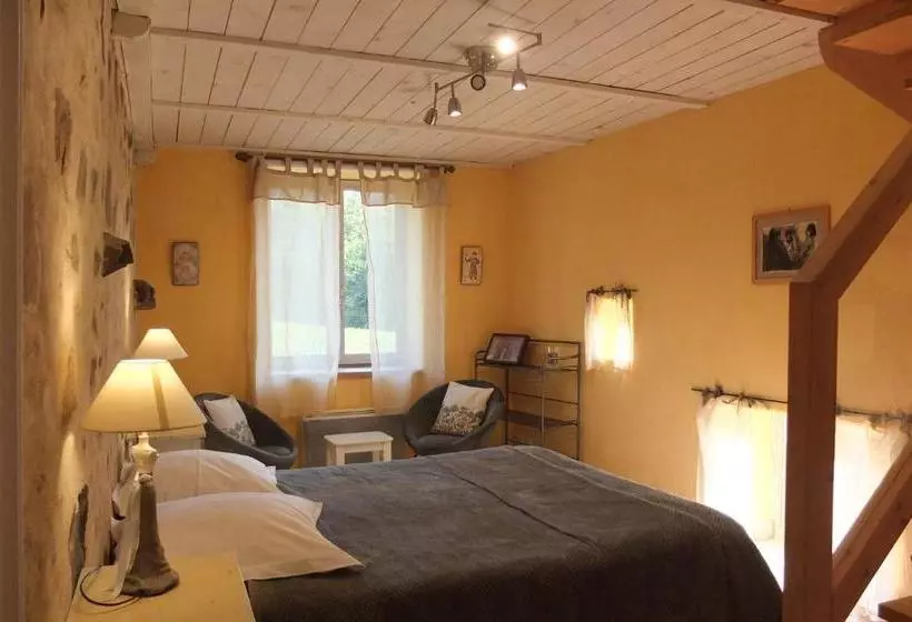 ペンション La Pierre Folle Chambres D Hôtes