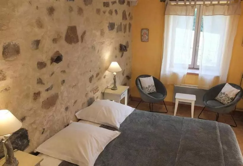 ペンション La Pierre Folle Chambres D Hôtes