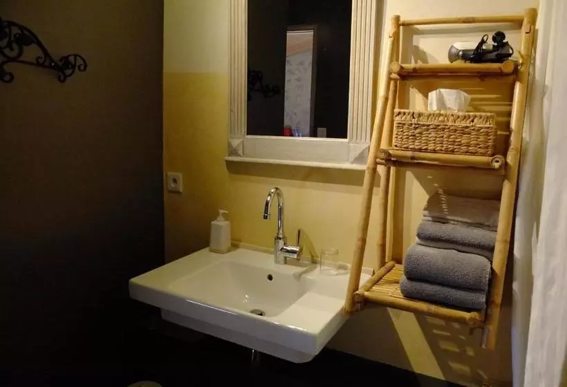 ペンション La Pierre Folle Chambres D Hôtes