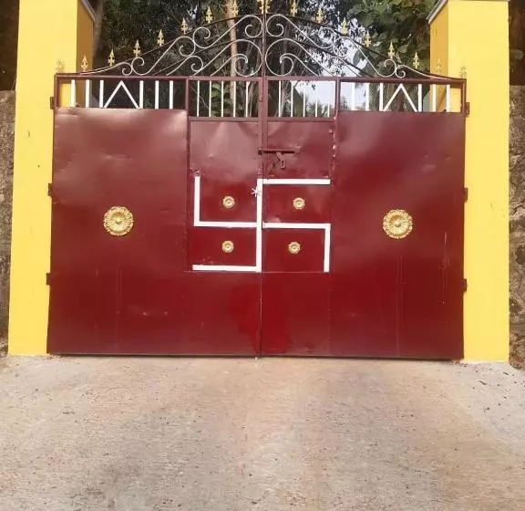 هتل Pavisha Farm House Swimming Pool