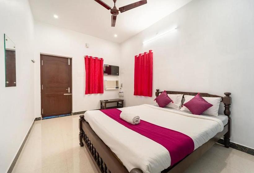 هتل Pavisha Farm House Swimming Pool