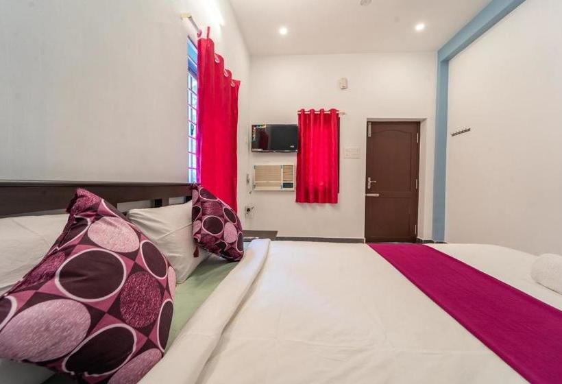 هتل Pavisha Farm House Swimming Pool