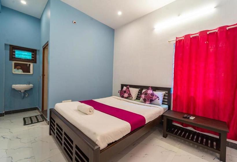 هتل Pavisha Farm House Swimming Pool