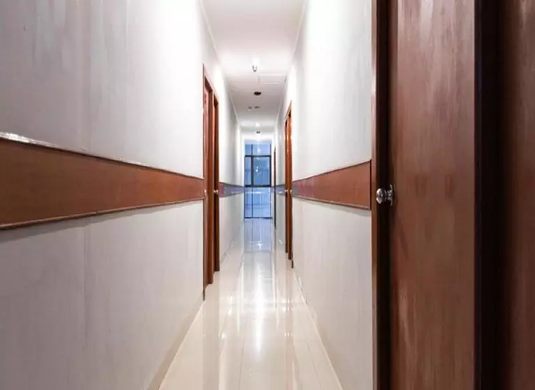 ホテル Reddoorz Plus @ Celebes Indah