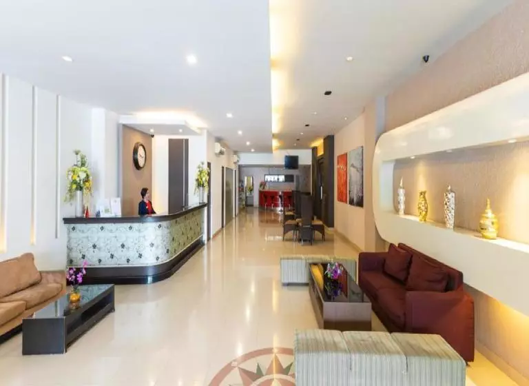 ホテル Reddoorz Plus @ Celebes Indah