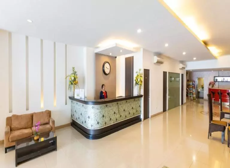 ホテル Reddoorz Plus @ Celebes Indah