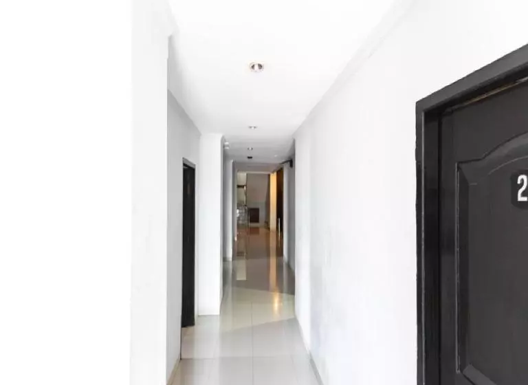 ホテル Reddoorz Plus @ Celebes Indah