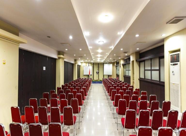 בית מלון כפרי Reddoorz Plus @ Celebes Indah