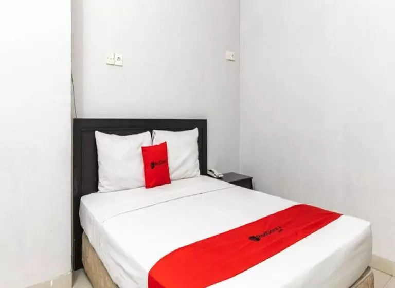 ホテル Reddoorz Plus @ Celebes Indah