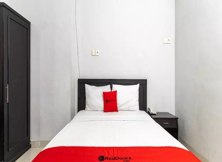 ホテル Reddoorz Plus @ Celebes Indah