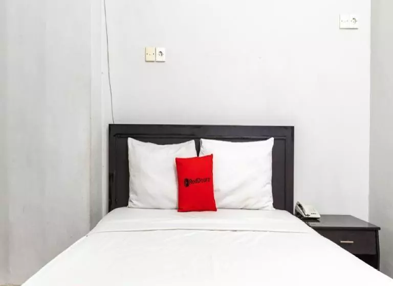 ホテル Reddoorz Plus @ Celebes Indah