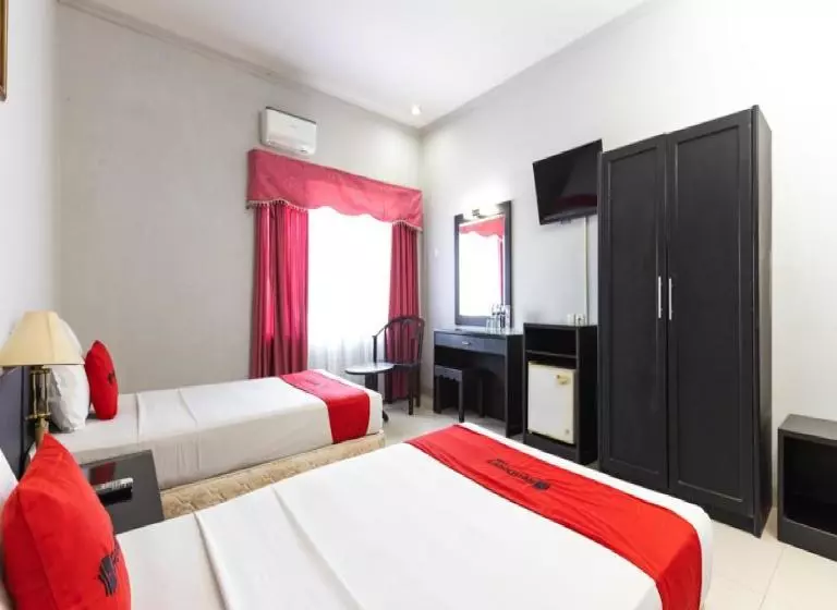 ホテル Reddoorz Plus @ Celebes Indah