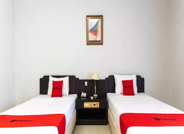 ホテル Reddoorz Plus @ Celebes Indah