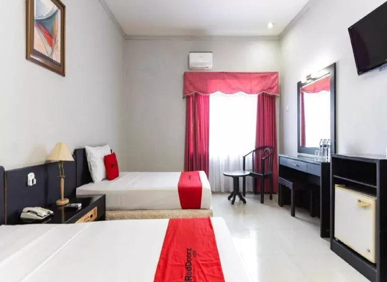 ホテル Reddoorz Plus @ Celebes Indah