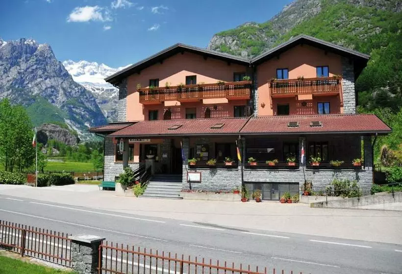 Hotelli Ristorante Miramonti