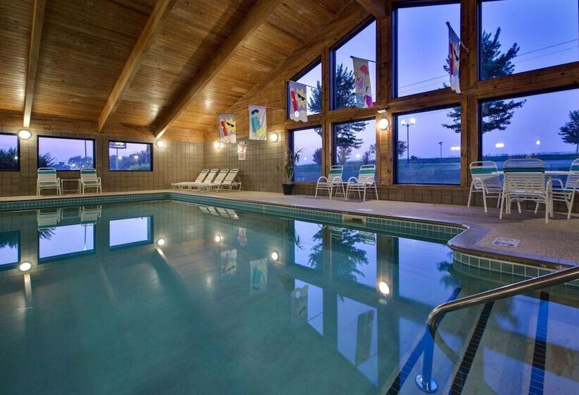 فندق Americinn By Wyndham Grundy Center