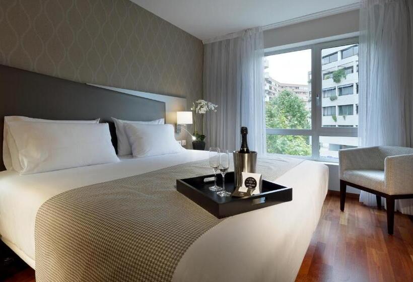 Отель Exe Zaragoza Wtc