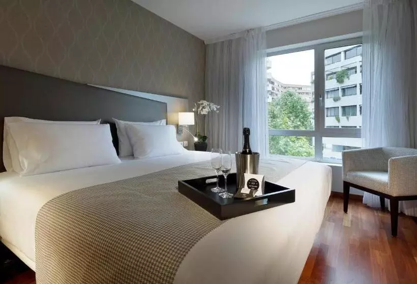 Отель Exe Zaragoza Wtc