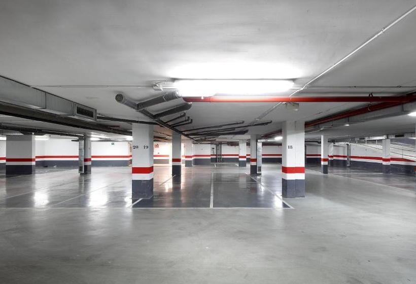 Отель Exe Zaragoza Wtc