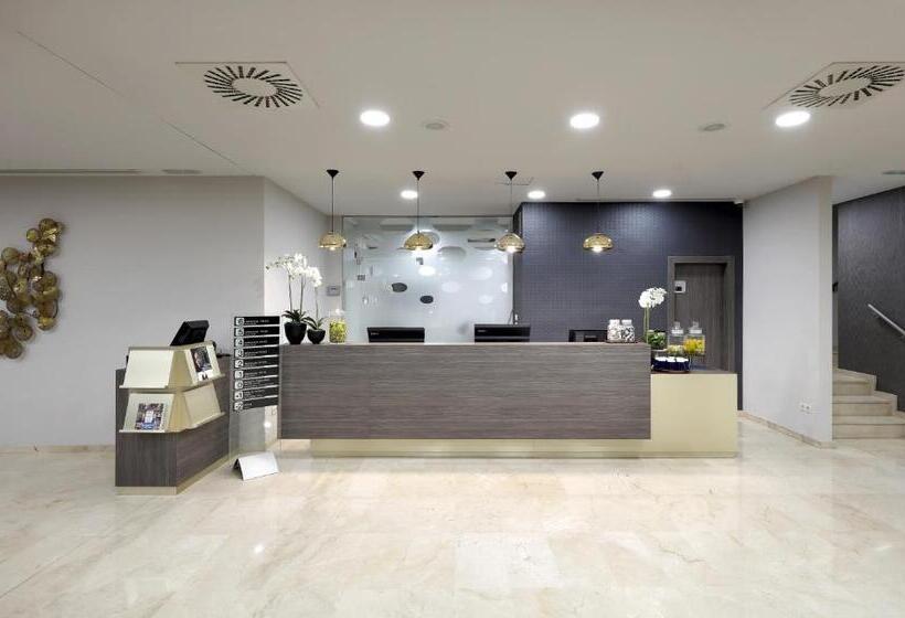 Отель Exe Zaragoza Wtc