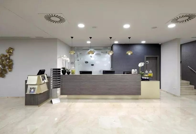 Отель Exe Zaragoza Wtc