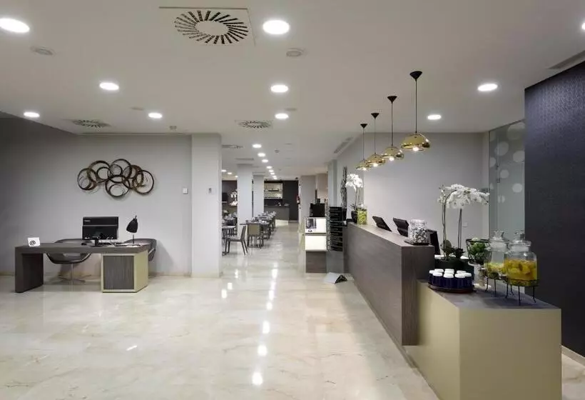 Отель Exe Zaragoza Wtc