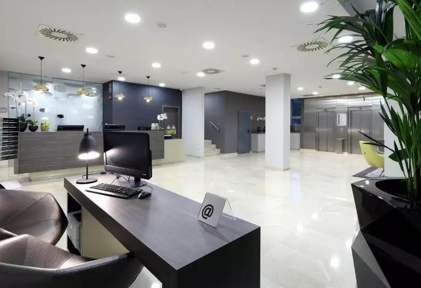 Отель Exe Zaragoza Wtc