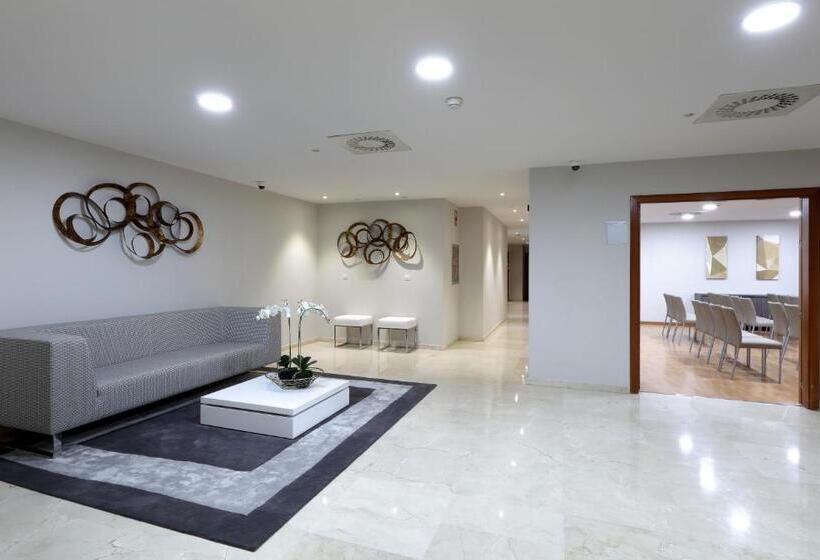 Отель Exe Zaragoza Wtc