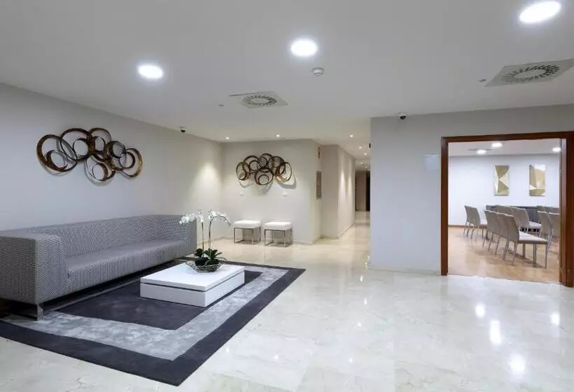 Отель Exe Zaragoza Wtc