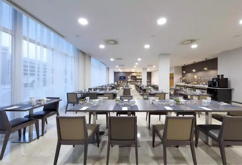 Отель Exe Zaragoza Wtc