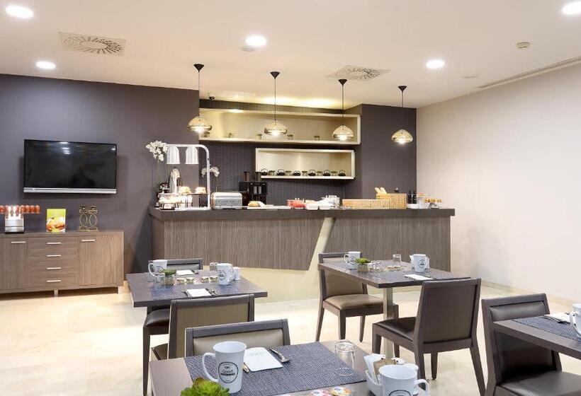 Отель Exe Zaragoza Wtc