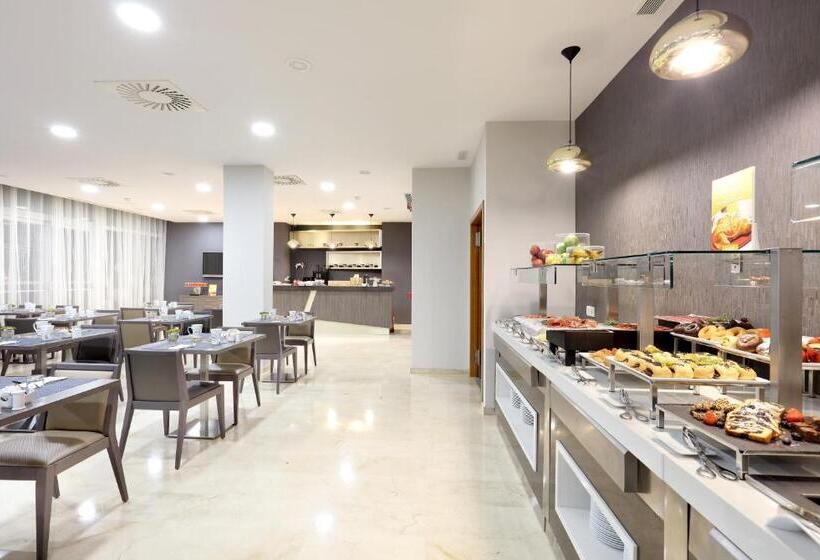 Отель Exe Zaragoza Wtc