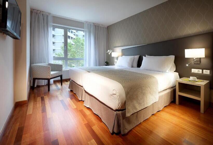 Отель Exe Zaragoza Wtc