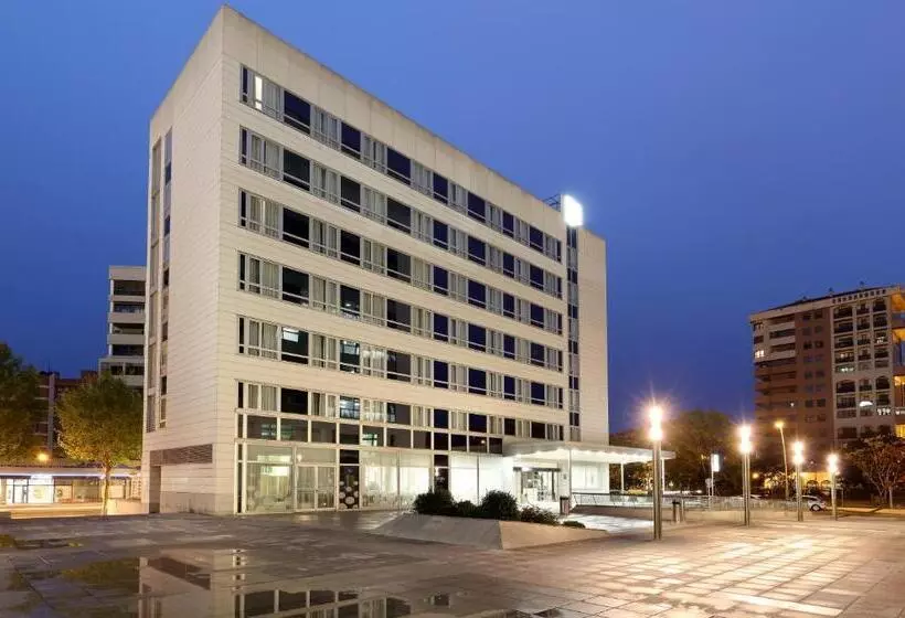 Отель Exe Zaragoza Wtc