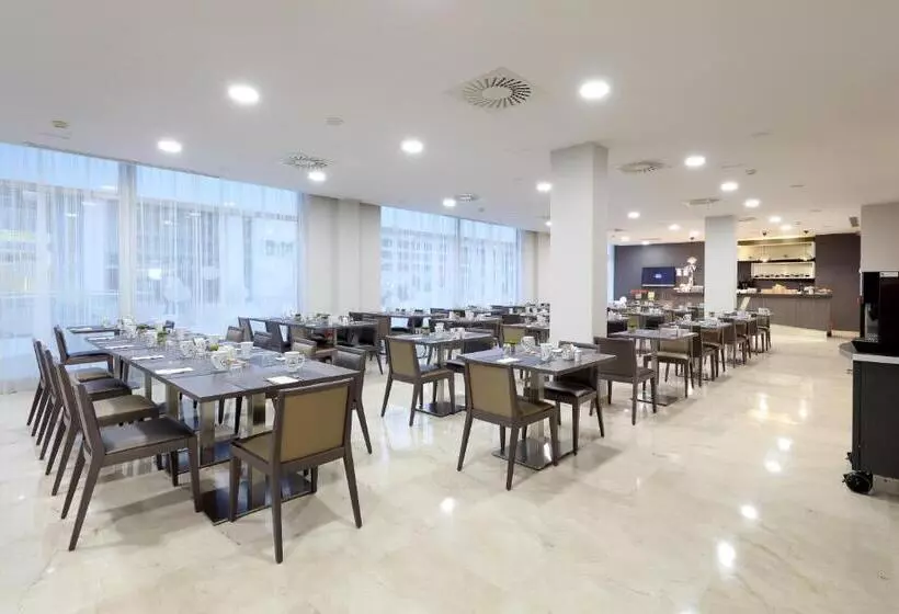 Отель Exe Zaragoza Wtc