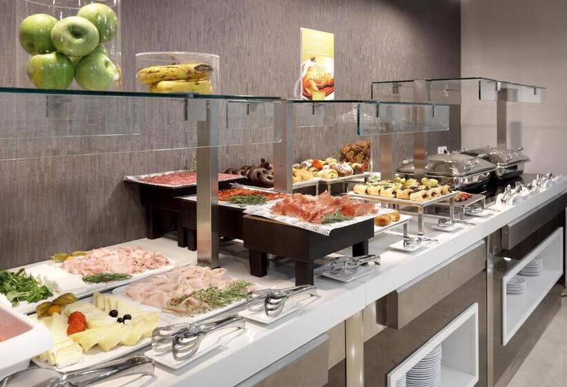 Отель Exe Zaragoza Wtc