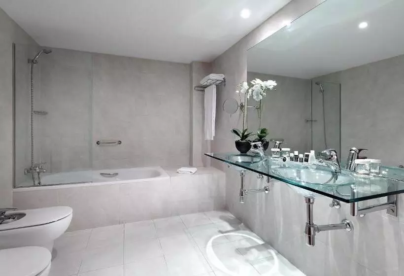 Отель Exe Zaragoza Wtc