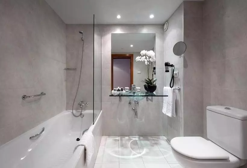 Отель Exe Zaragoza Wtc