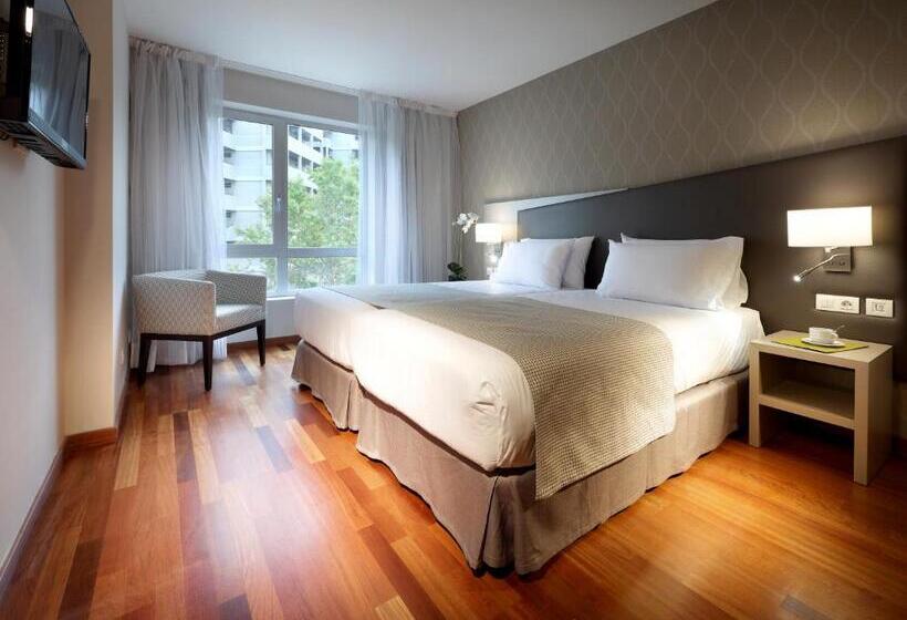 Отель Exe Zaragoza Wtc