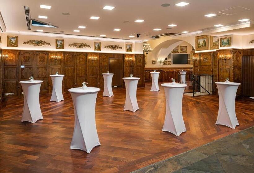 Iron Gate Hotel & Suites Prague By Bhg