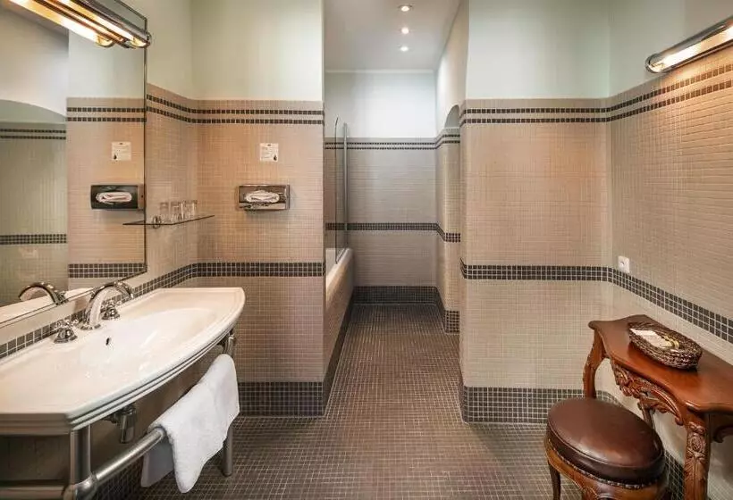 Iron Gate Hotel & Suites Prague By Bhg