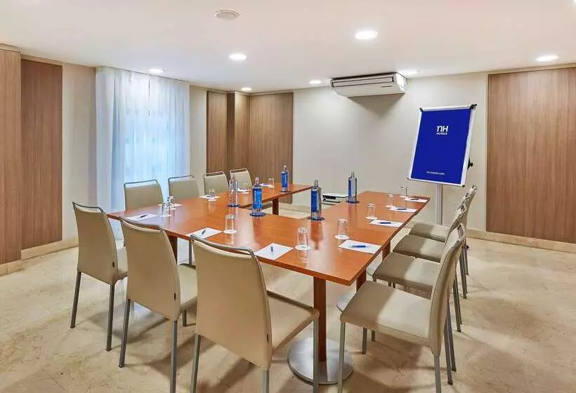 فندق NH Valencia Las Ciencias