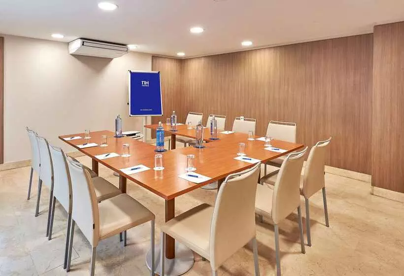 فندق NH Valencia Las Ciencias