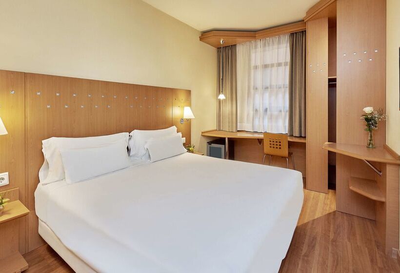 فندق NH Valencia Las Ciencias