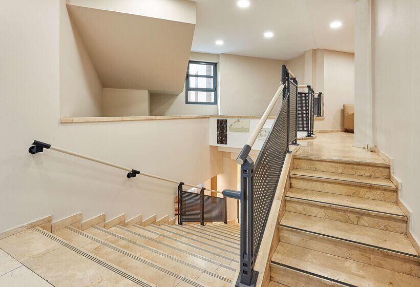 فندق NH Valencia Las Ciencias