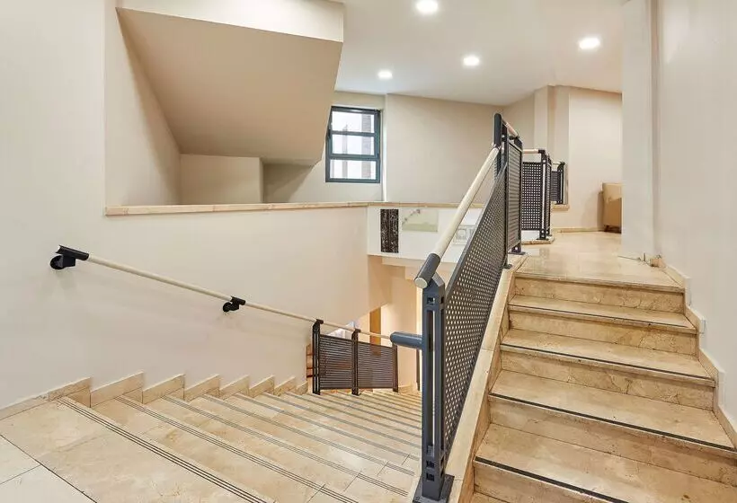 فندق NH Valencia Las Ciencias