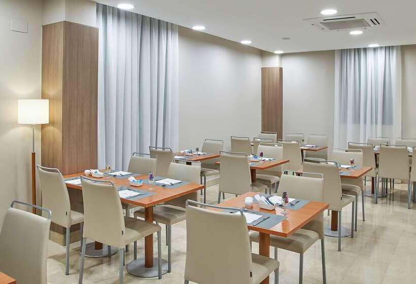 فندق NH Valencia Las Ciencias