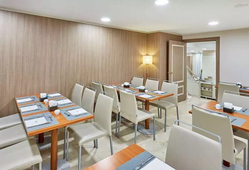 فندق NH Valencia Las Ciencias